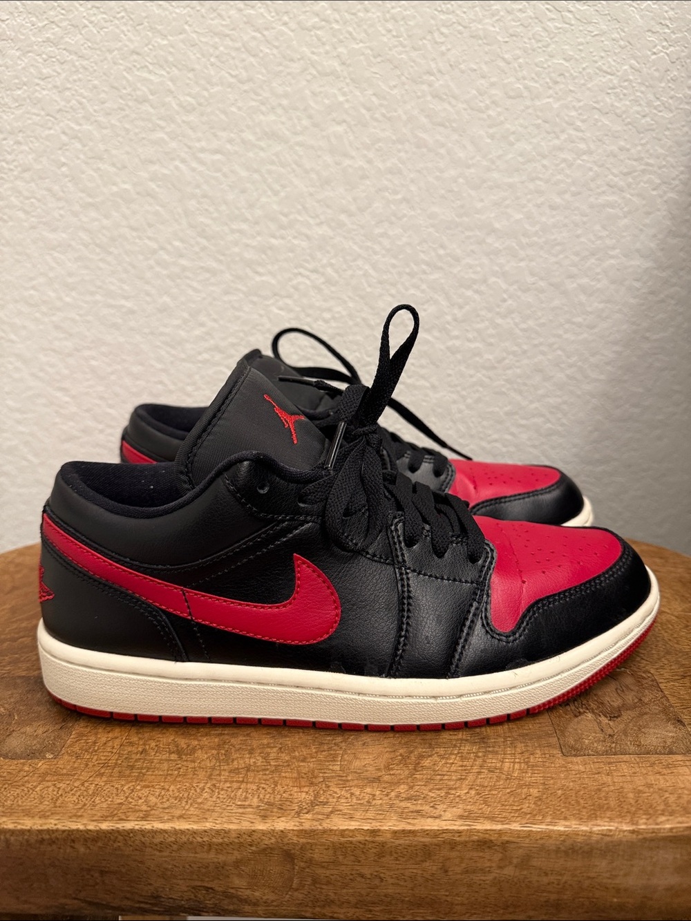 Nike Low-Top Sneakers in Black and Red